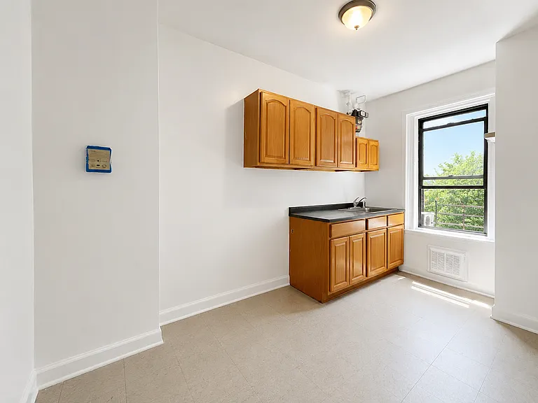 2387 Morris Ave #B4 — Photo 4