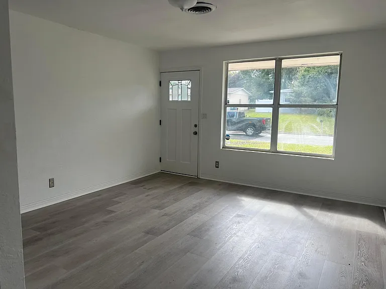 623 S Lanvale Ave — Photo 2