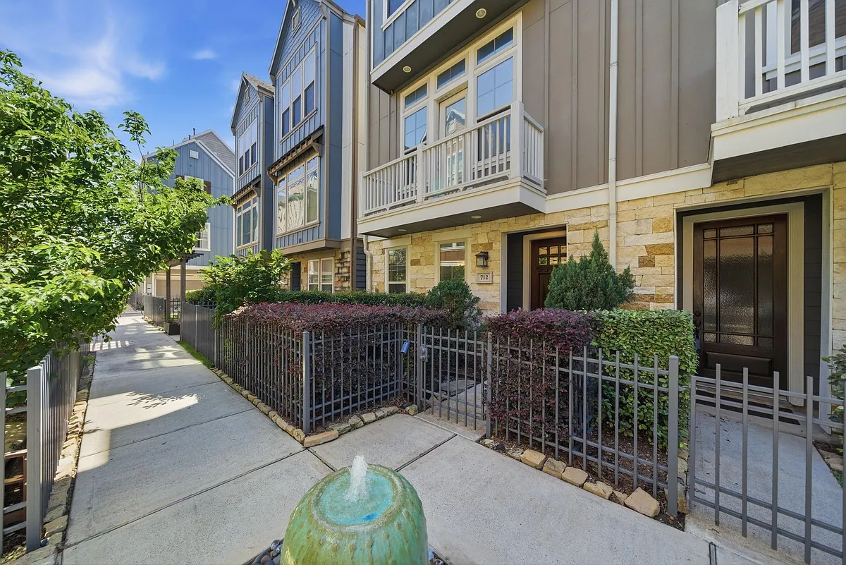Building Photo - 712 N Shepherd Dr
