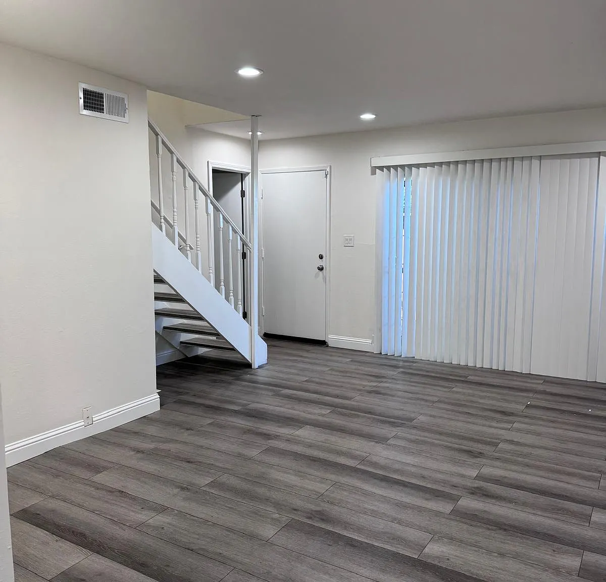 3 bed, 1242 sqft, $3,655 — Photo 3