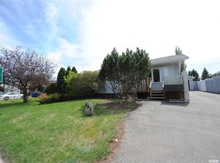 571 Pendygrasse Rd, Saskatoon, SK S7M5P6