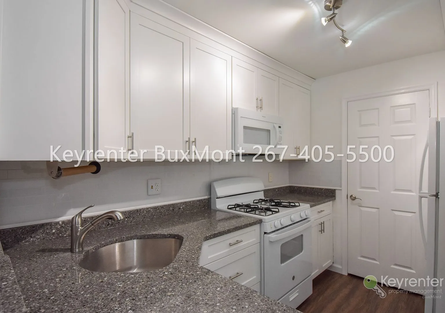 Charming 2-bedroom, 1st floor condo nestled in Timber Creek — Photo 2