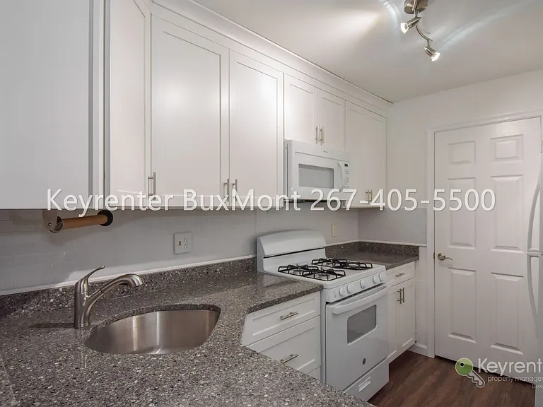 115 Hickory Ct — Photo 2
