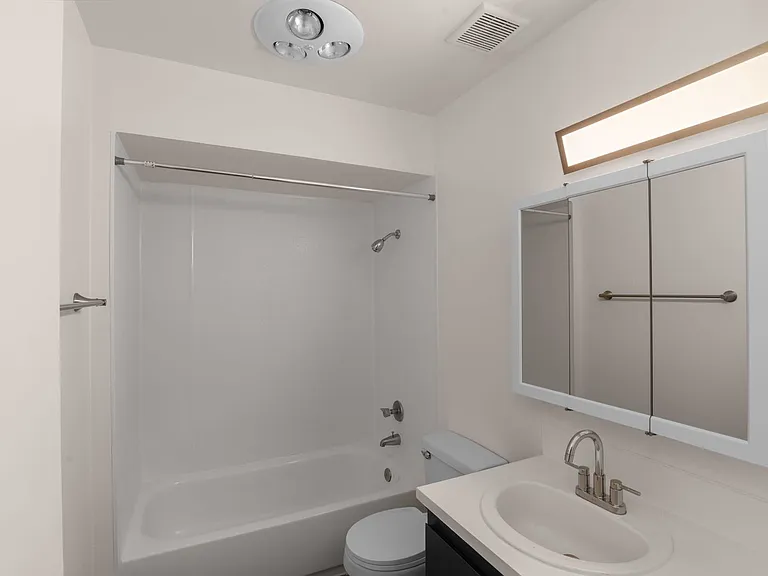 27th East Apartments — Photo 11