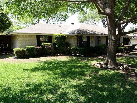 3rd image of 12464 Wood Manor Cir