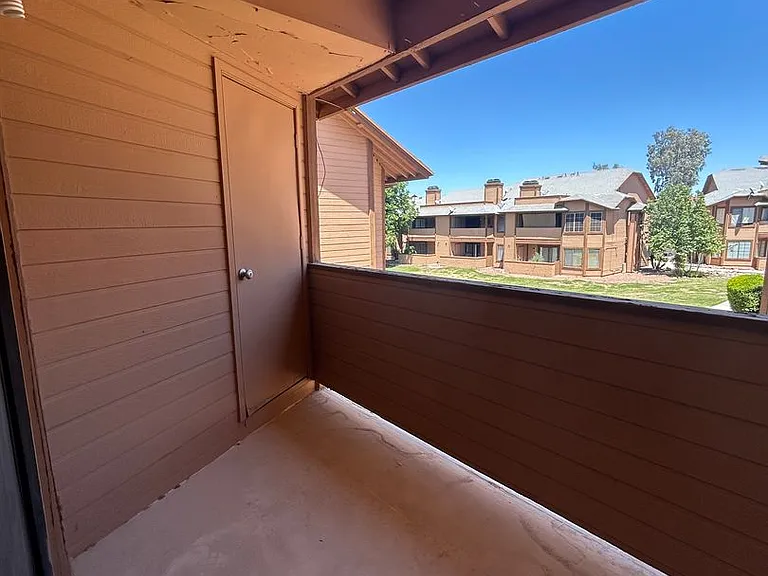 1698 W Wood Bridge Ct — Photo 6