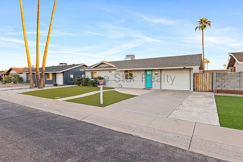 3 bed, 2.5 bath, 1458 sqft, $2,995 — Photo 2
