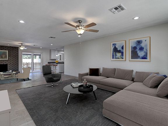 GREAT ROOM ENTRANCE