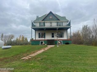 9310 Mahlum Ct, Grand Forks, ND 58201