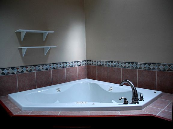 Master Bath w/Jacuzzi