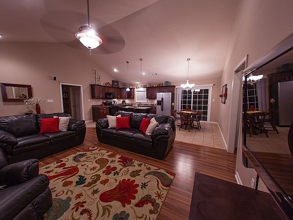 4th image of 411 Washington Dr
