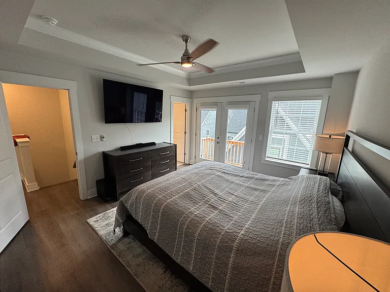 632 Amalfi Dr — Photo 2