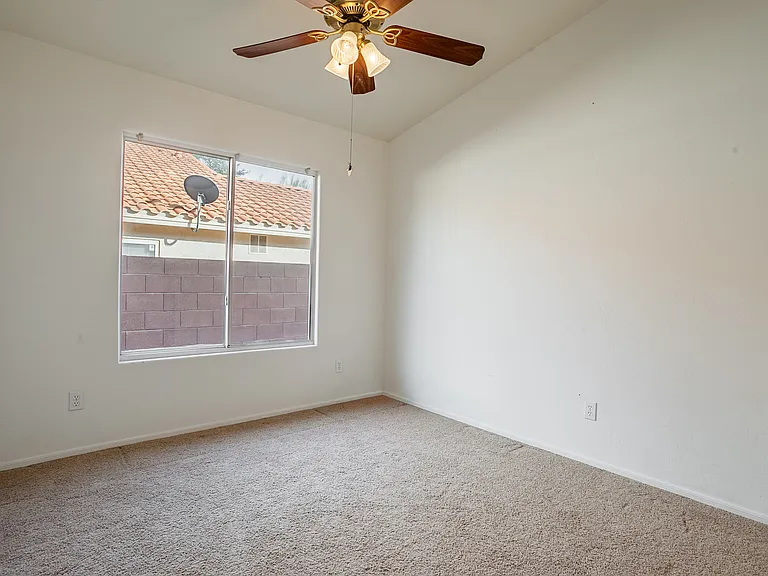 685 W Placita Vega Vis — Photo 33