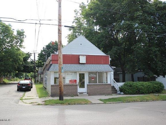 2nd image of 1244 College Ave NE
