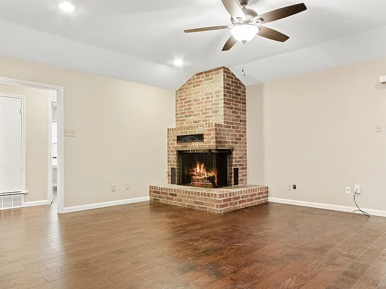 611 Field St — Photo 6