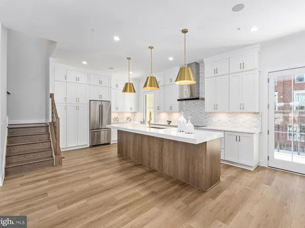 8601 Erdem Pl, Chevy Chase, MD 20815