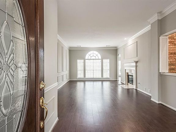 3rd image of 903 Rosemeadow Dr