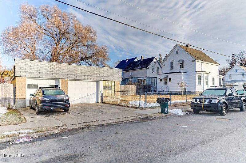 5th image of 876 Thompson Street