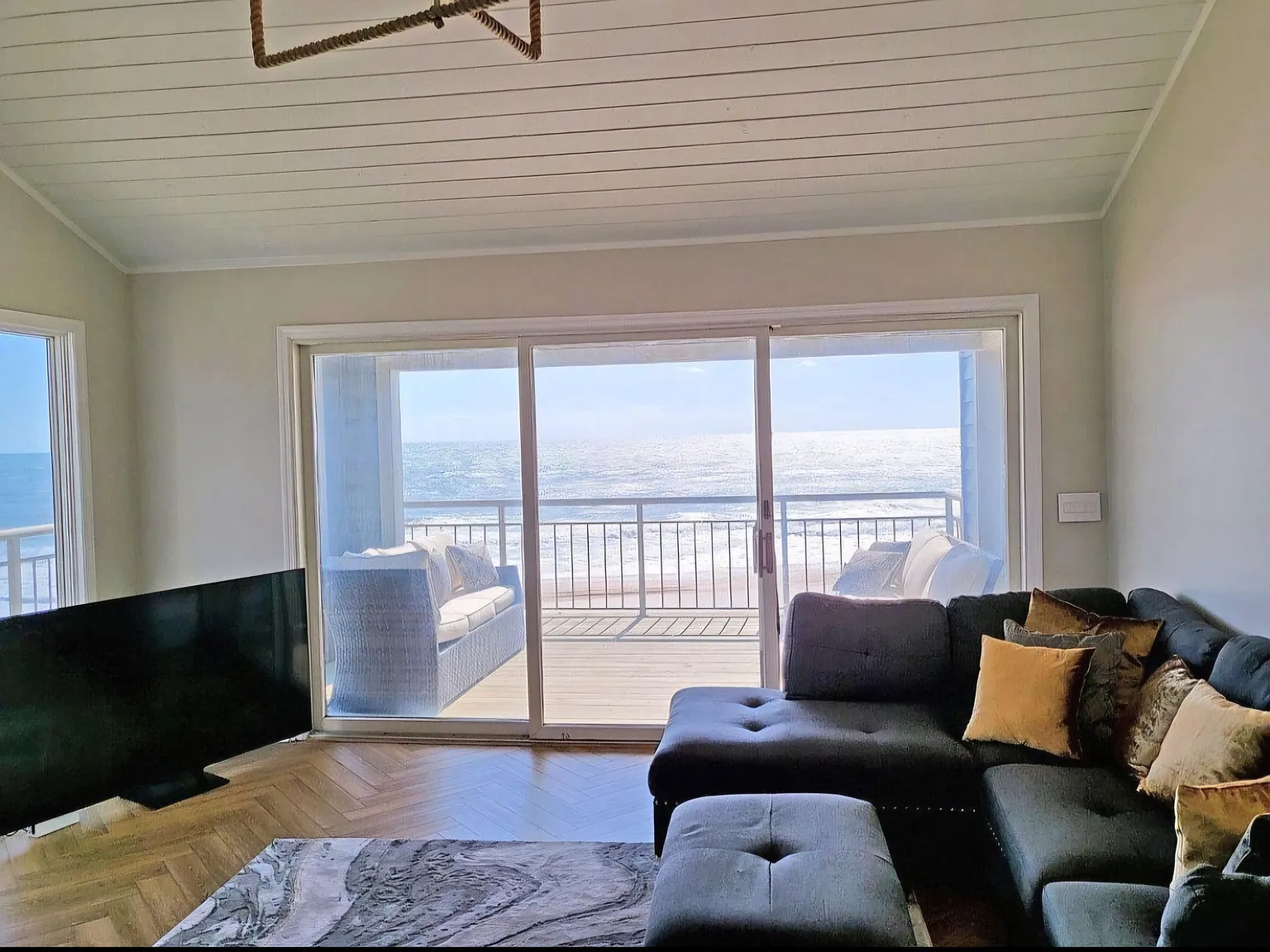 3 bed, 1614 sqft, $8,950 — Photo 2