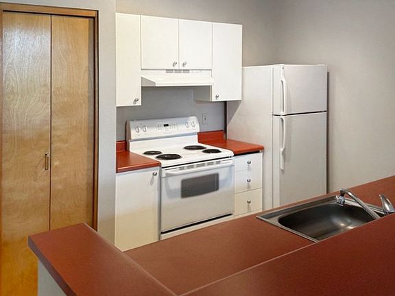 4th image of 2034 NE 40th Ave APT 311