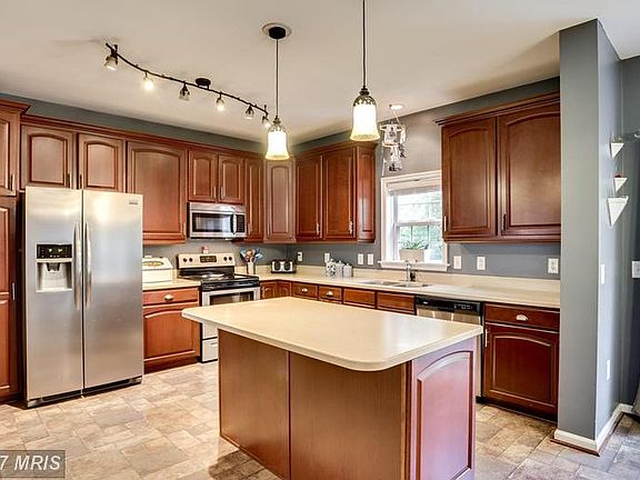 4th image of 107 Glacier Way