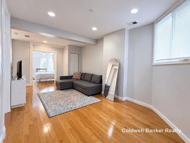 3 bed, 1.0 bath, $2,400 — Photo 3