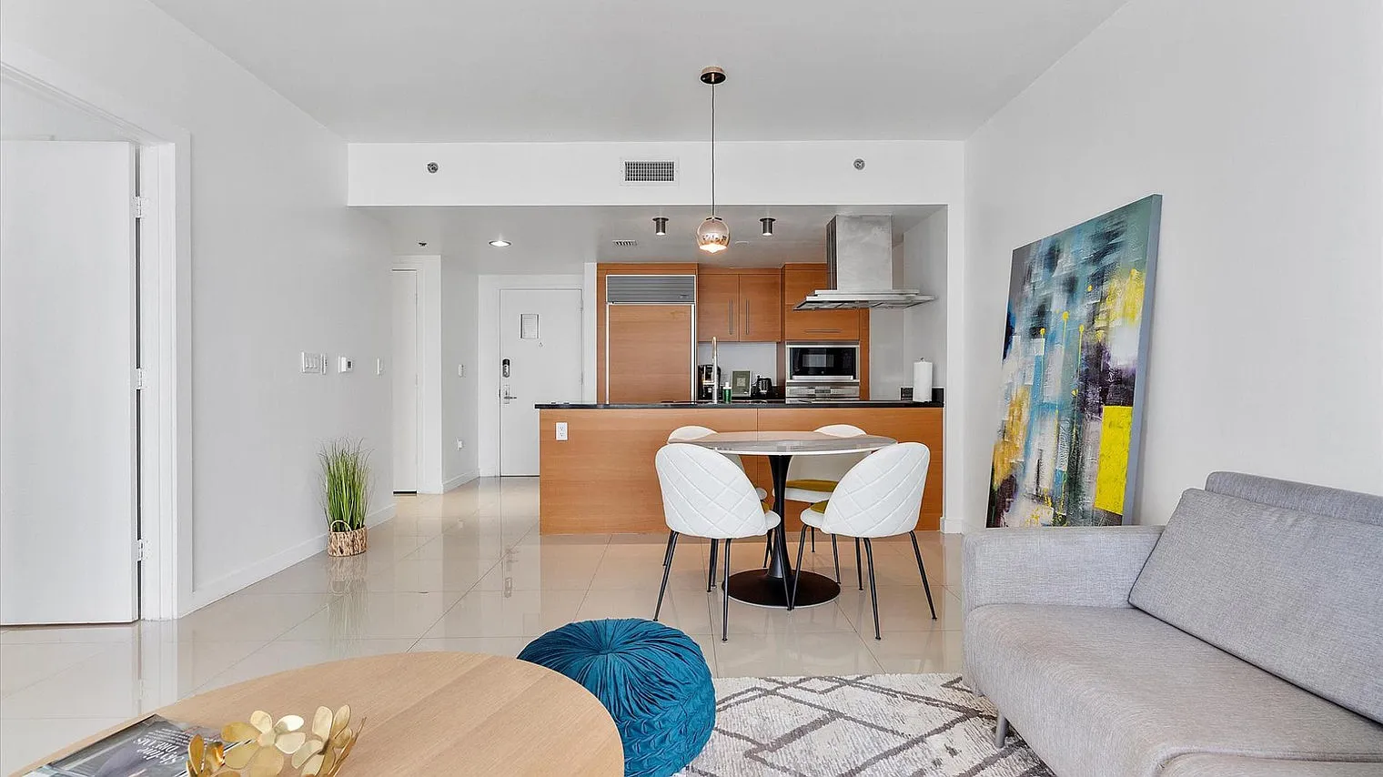 1 bed, 1.0 bath, 839 sqft, $5,670 — Photo 4