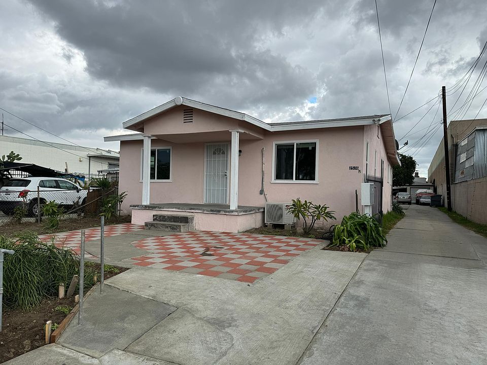 1st image of 2518 N Loma Ave