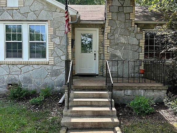 2nd image of 1002 Brooks St