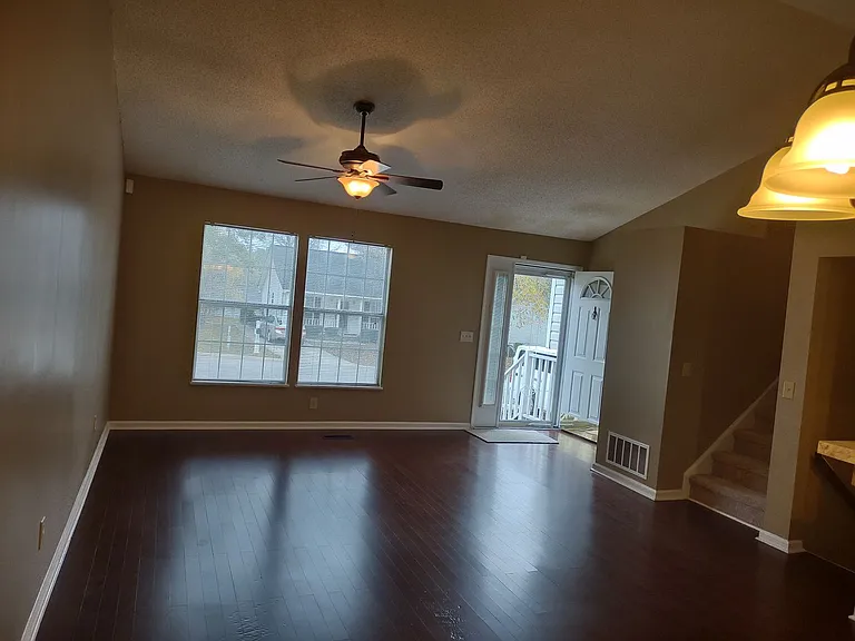 202 Hookston Way — Photo 2