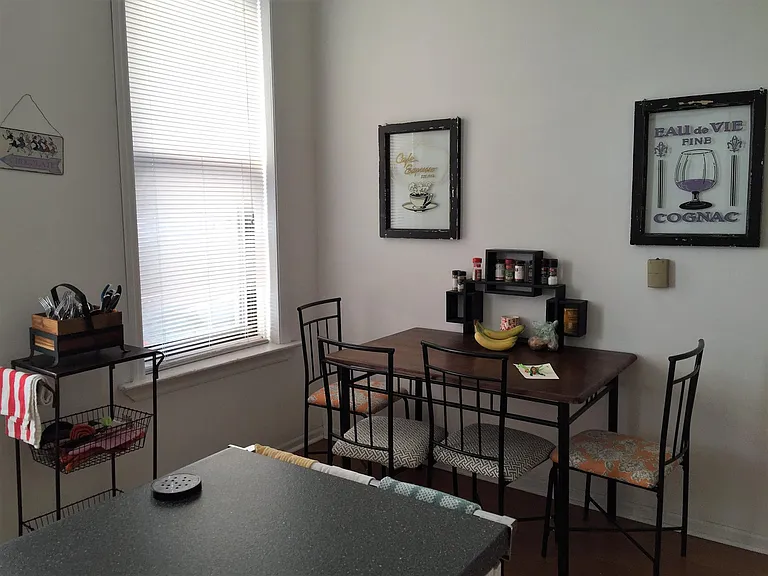 Eat-in kitchen