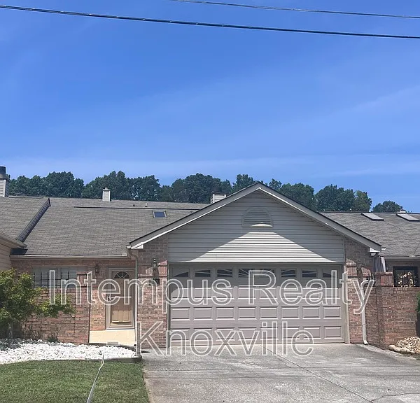 813 Villaview Way — Photo 2