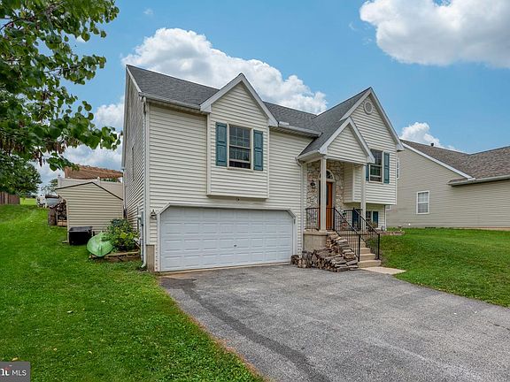 3rd image of 668 Blossom Hill Ln