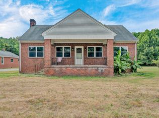 2362 W Riverside Dr, Salem, VA 24153