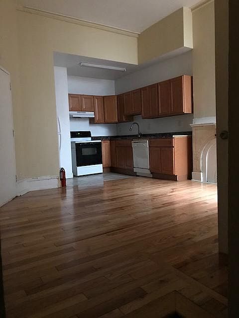 1st image of 3931 Pine St APT 1R