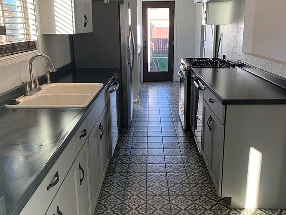 5th image of 283 W Prospect St