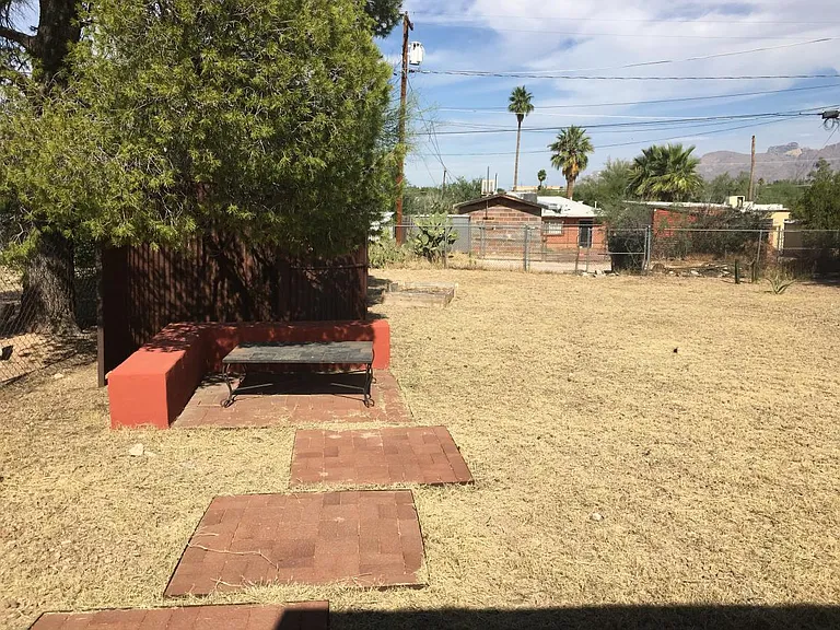 237 E Lee St — Photo 6