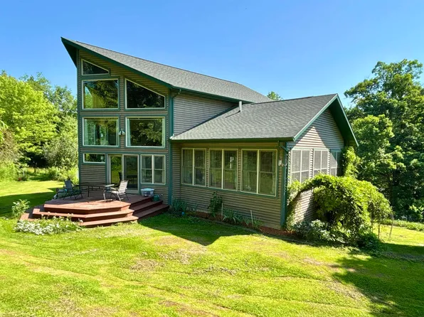 1815 Whitetail Rd, Decorah, IA 52101