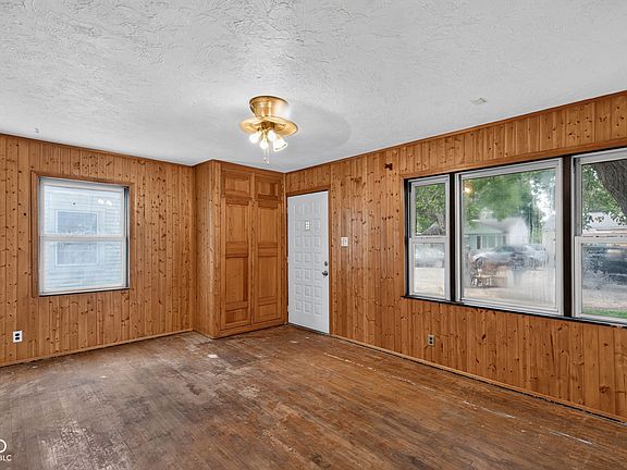 5th image of 321 E 39th St