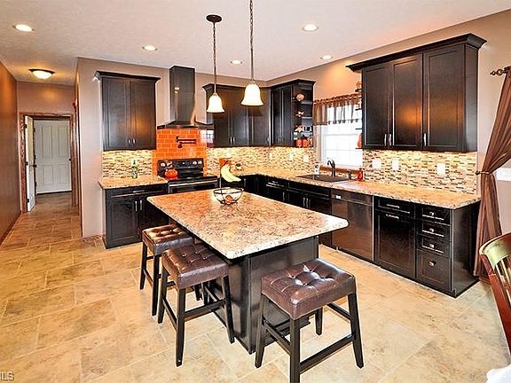 4th image of 40092 Alexis Dr