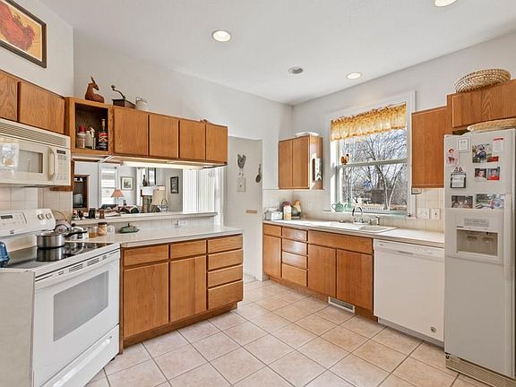 5th image of 2228 Remington Sq