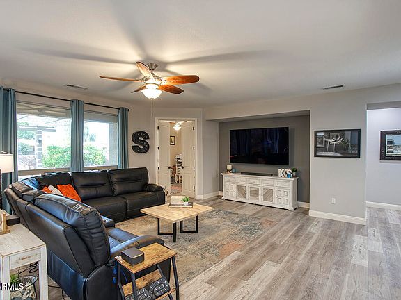 5th image of 17618 N SOMERSET Drive