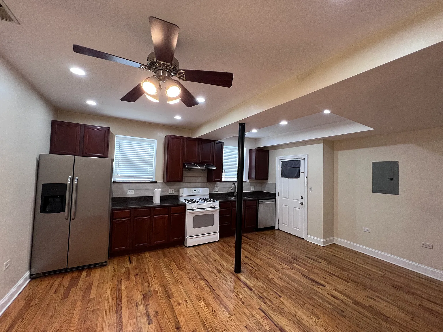 1 bed, 800 sqft, $1,400 — Photo 4