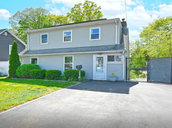 63 William Street, Copiague, NY 11726