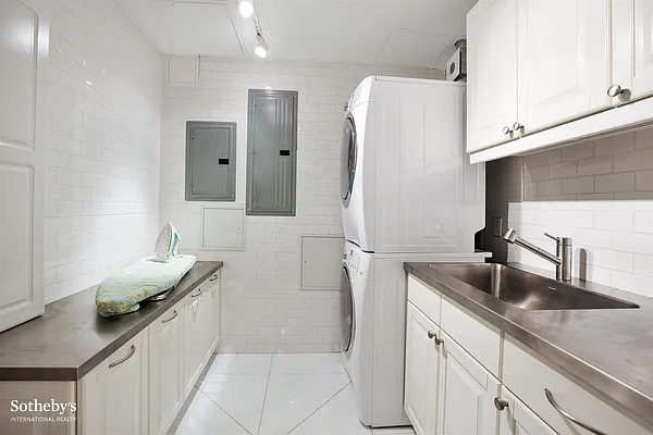 Sold by Sotheby's International Realty | media 14