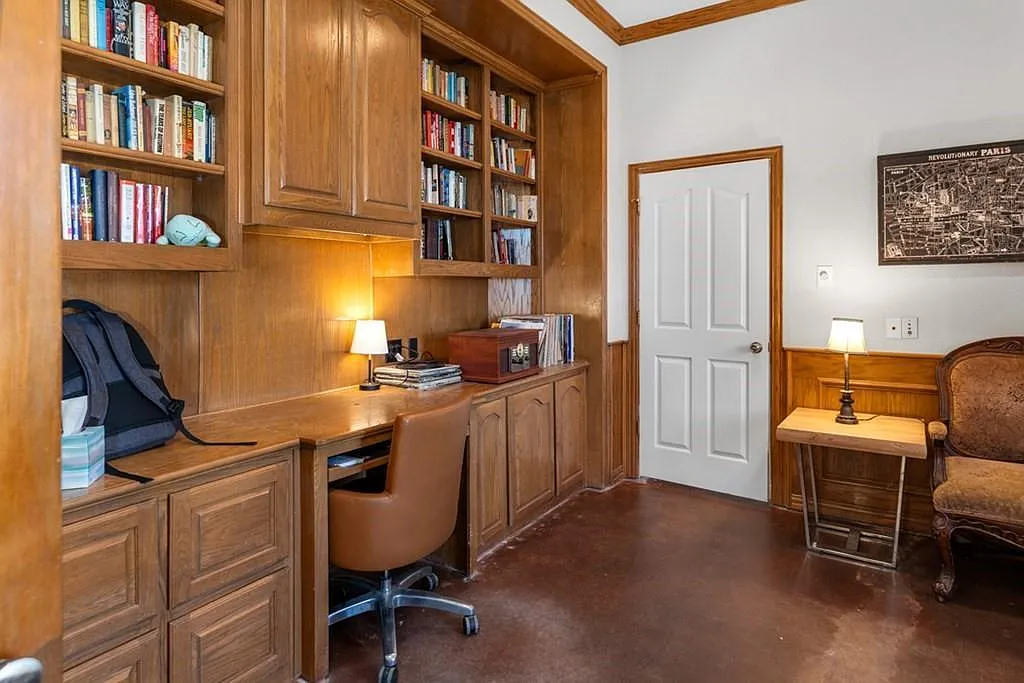4 bed, 4.5 bath, 4200 sqft, $6,500 — Photo 4