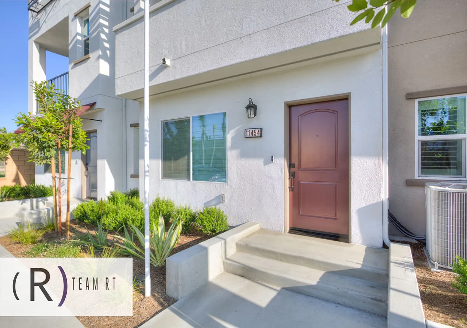Gorgeous 3 Story 4 Bedroom 3.5 Bathroom Brand New Residence in the heart of Artesia — Photo 1