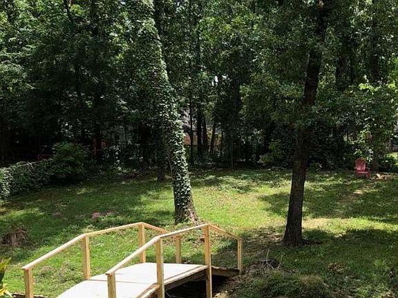 2nd image of 1018 Akin Dr
