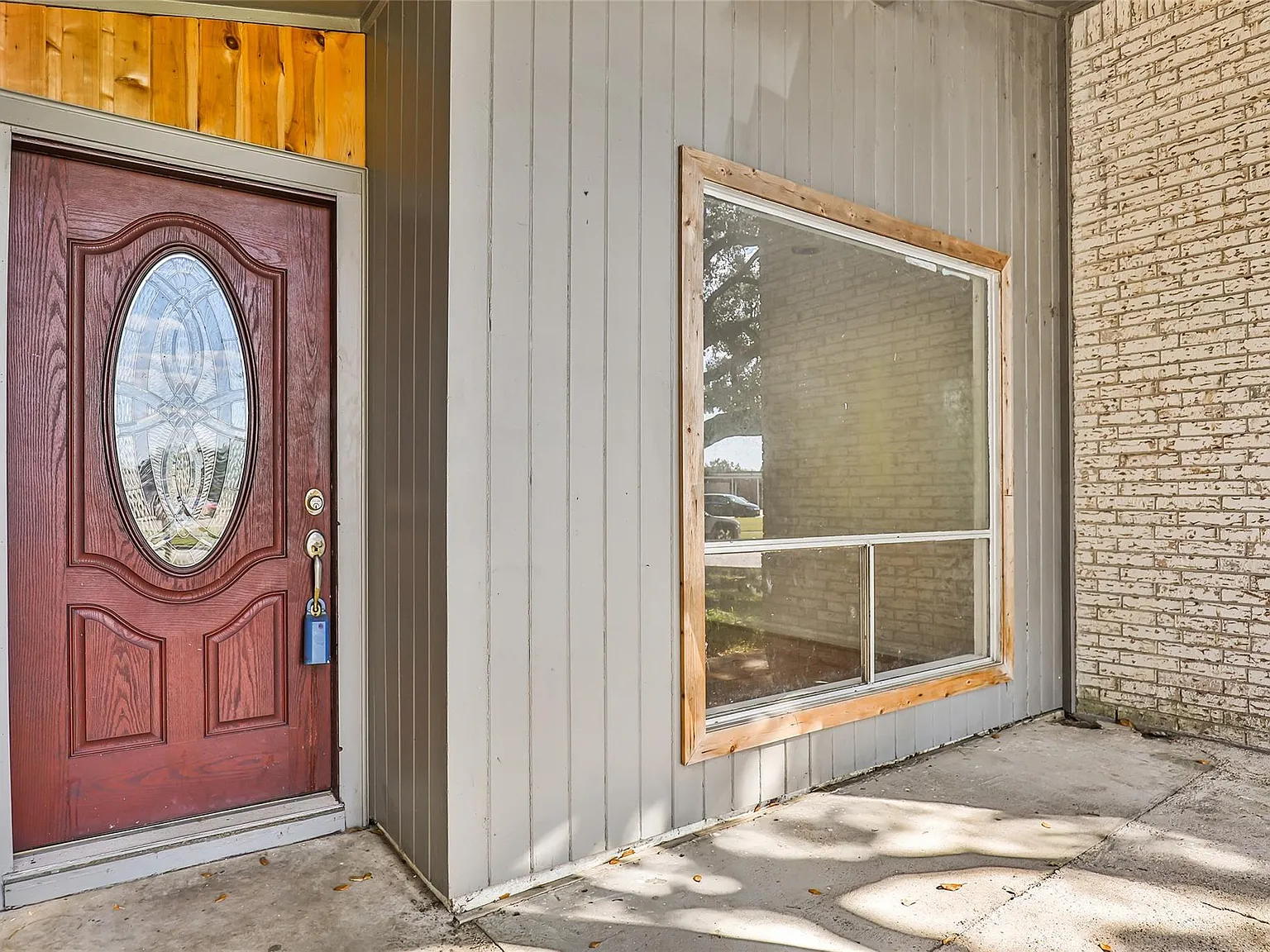 3 bed, 2.0 bath, 1287 sqft, $2,050 — Photo 2