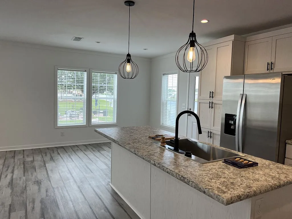 2 bed, 2.0 bath, 1460 sqft, $1,499 — Photo 3